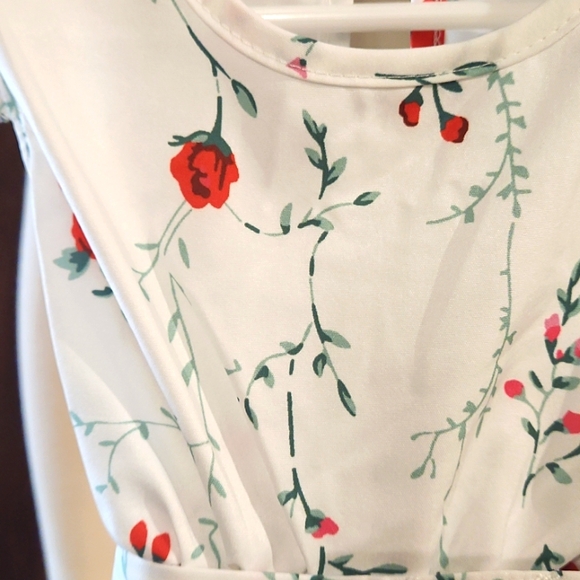 NEW GIRLS DRESS RUFFLE ON SLEEVELESS SLEEVE RED ROSE DRESS SIZE 2T - Picture 4 of 9
